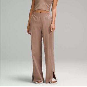 Stretch Woven High-Rise
Wide-Leg Pant lululemon